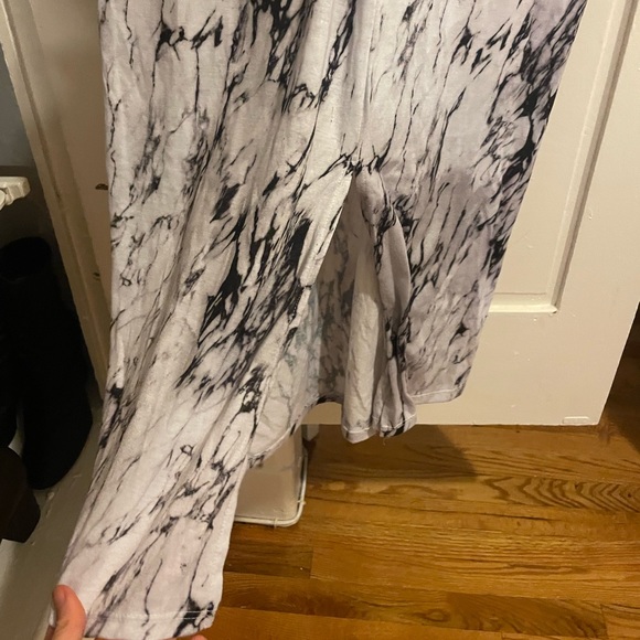 Marble maxi dress with low back and slit - Picture 4 of 6